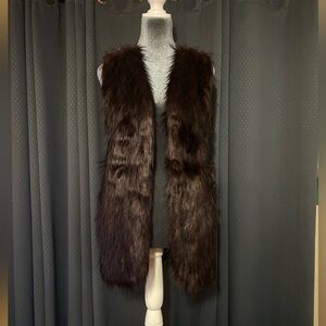 Chic Faux Fur Vest in Dark Brown and Burgundy